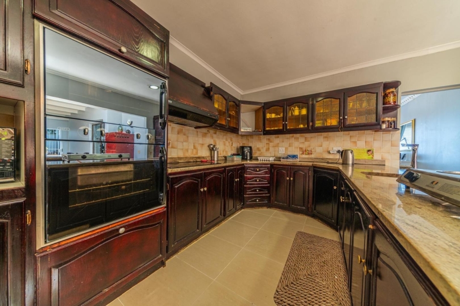 To Let 5 Bedroom Property for Rent in Loevenstein Western Cape